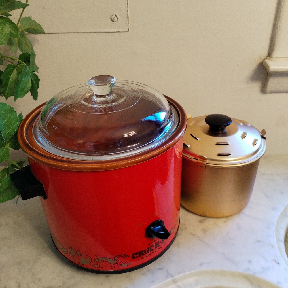 Red Electric Slow Cooker with Glass Lid - Brand Unknown